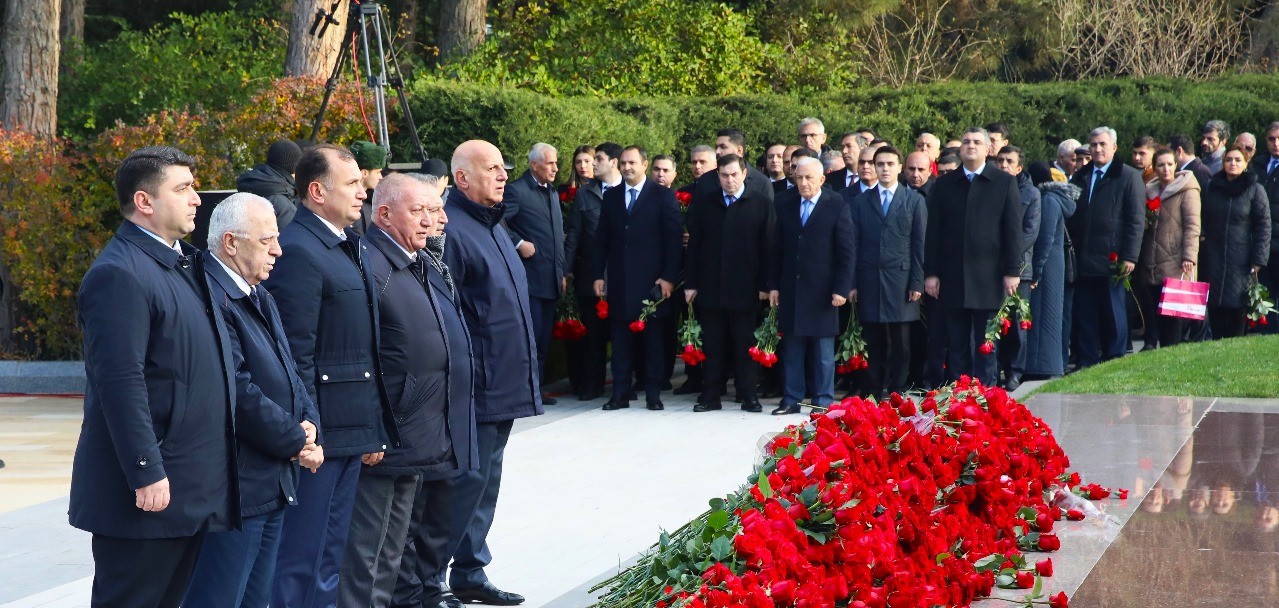 Great Leader Heydar Aliyev’s grave visited